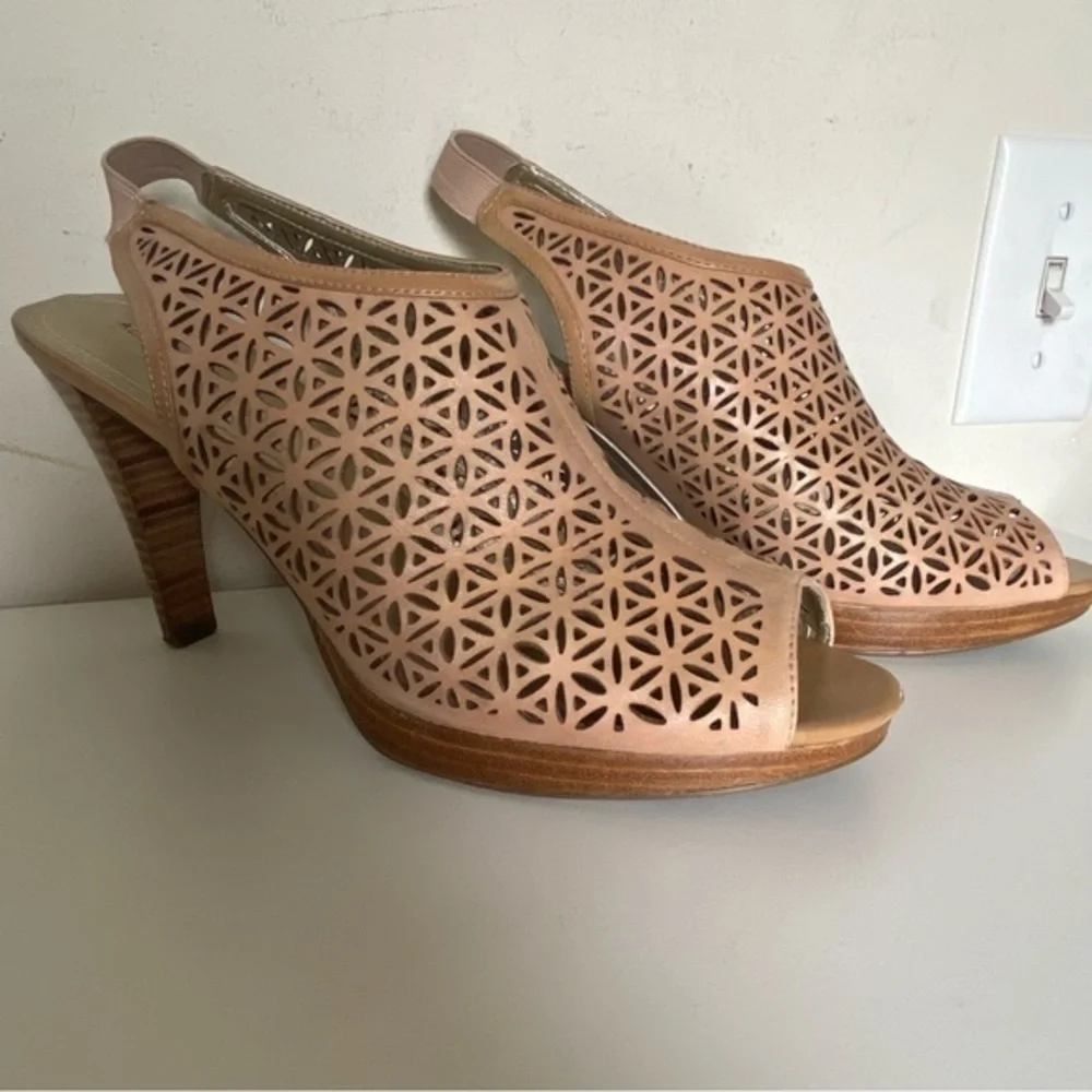 Adrienne Vittadini Nude Laser Cut Leather Heeled Platform Sandal Heels S…